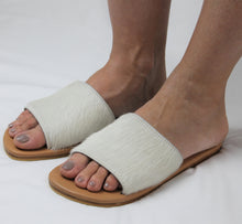 Load image into Gallery viewer, &quot;White diamonds&quot; - Pony hair flats